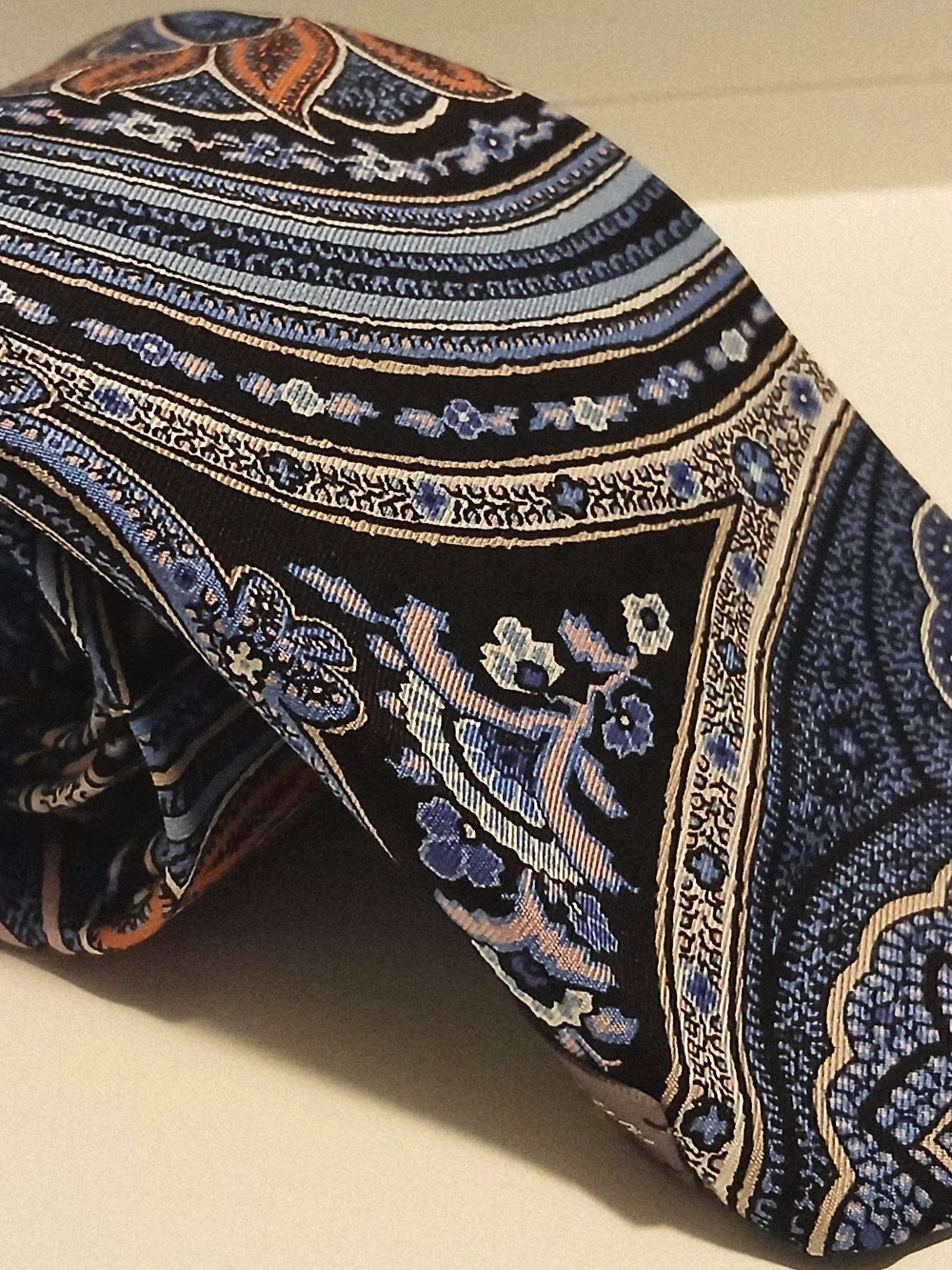 Men's Paisley Pattern Silk Tie in Blue and Black